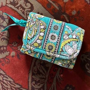 Vera Bradly Tri-fold Wallet PRISTINE Condition